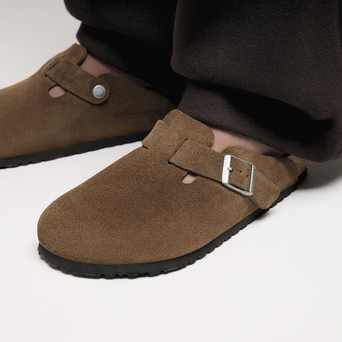 M Boston Dark Tea Suede 1030814
