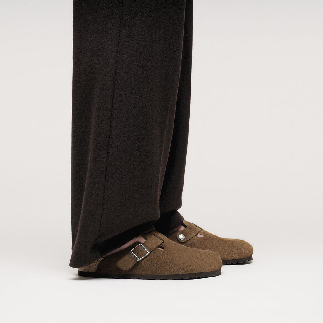 M Boston Dark Tea Suede 1030814